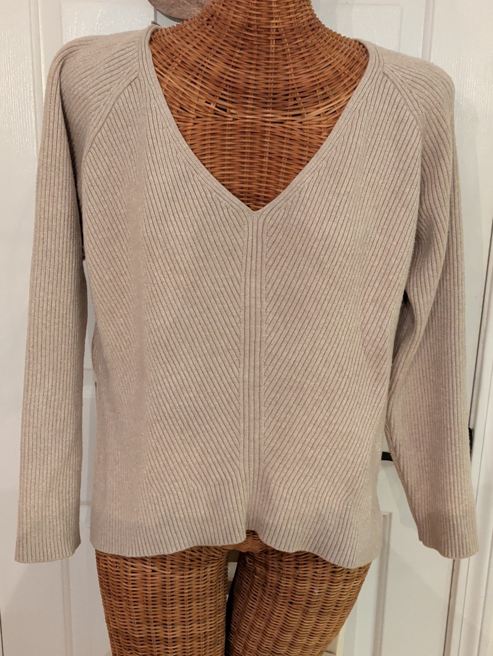 Abercrombie & Fitch Women's V-Neck Ribbed Sweater Beige XL